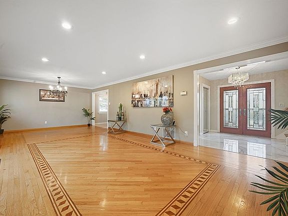 5th image of 21 Wallace Dr
