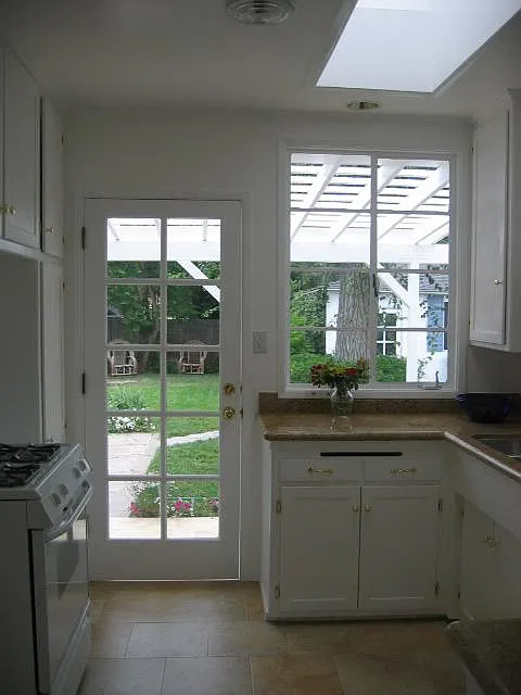 2 bed, 1090 sqft, $3,795 — Photo 2
