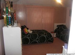129 Mimosa Ln, Staten Island, NY 10312