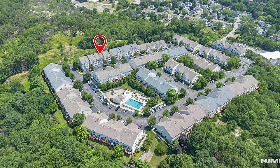 1st image of 74 Mountainside Dr