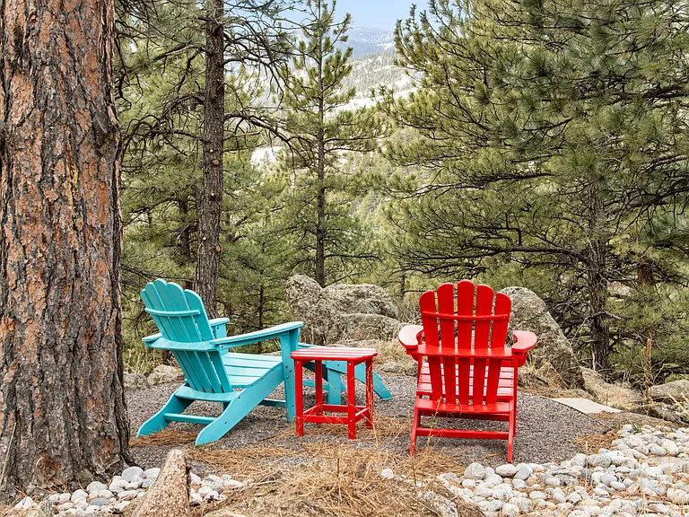Chilling in the mountains just 7 or 8 minutes to Pearl Street