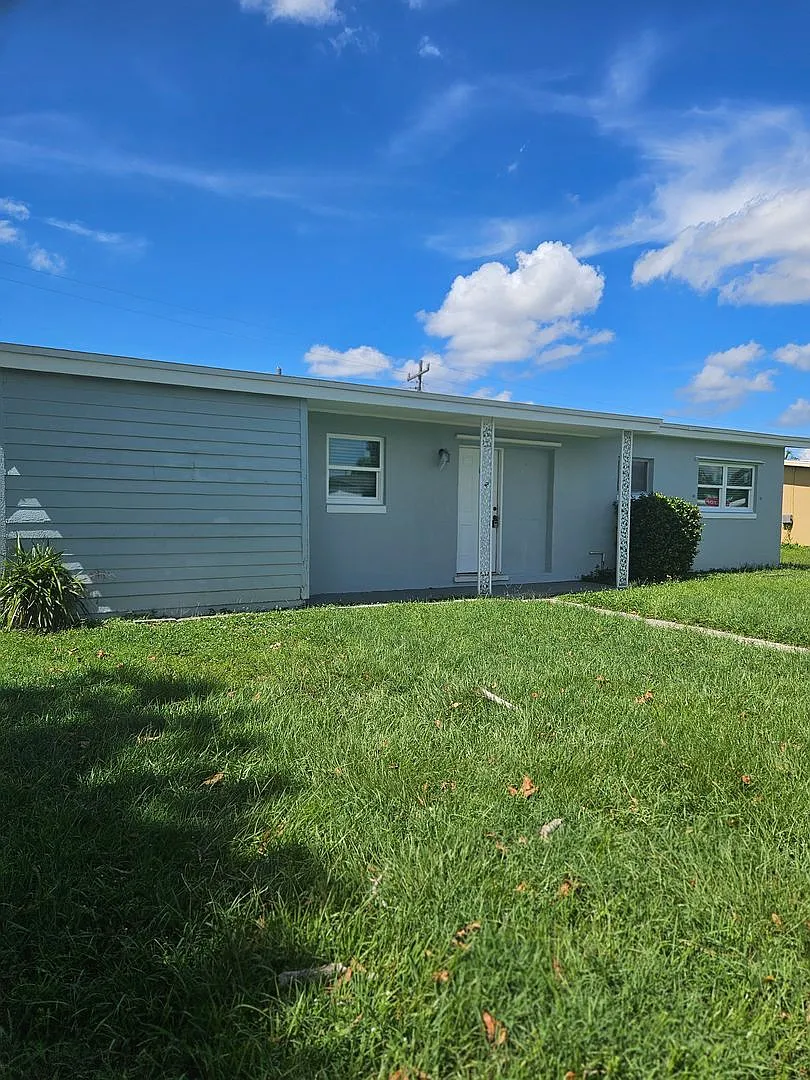 Port Charlotte single family home — Photo 1