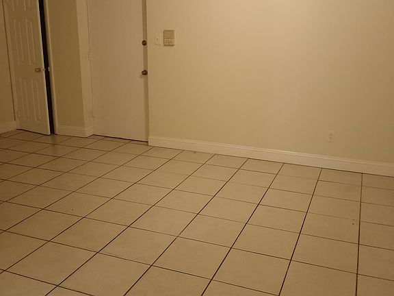 5th image of 329 E Upsal St APT D1