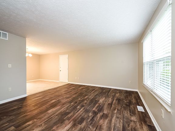 3rd image of 2868 Chatsworth Way