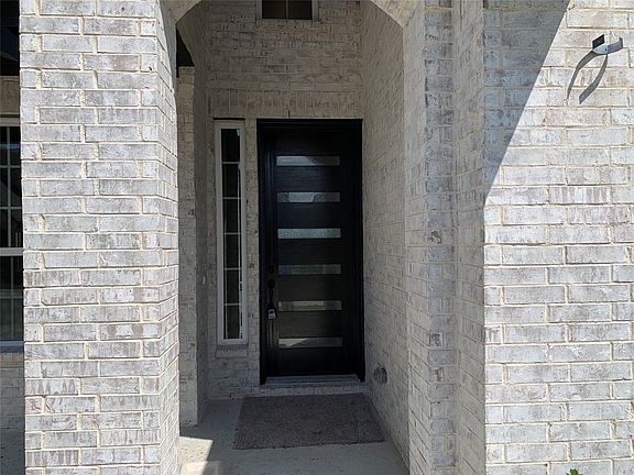 2nd image of 1112 Huckleberry St