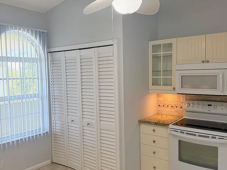 2351 NE 14th Street Cswy #537 — Photo 11