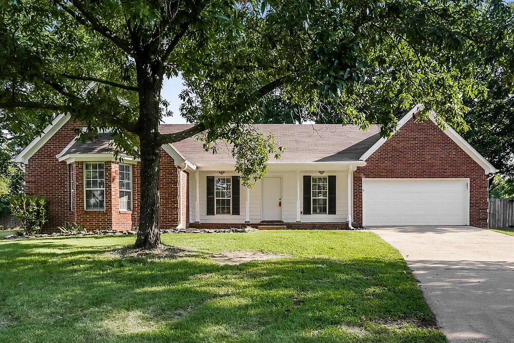 4 bed, 2.0 bath, 1900 sqft, $1,940 — Photo 1