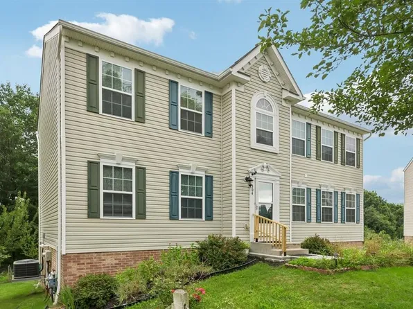 304 Maplewood Ln, Imperial, PA 15126