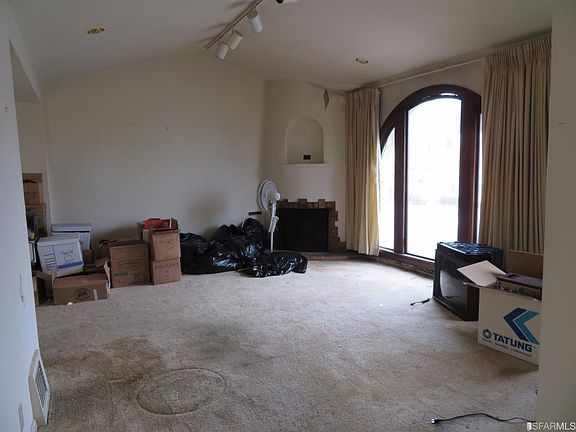2nd image of 33 Teresita Blvd