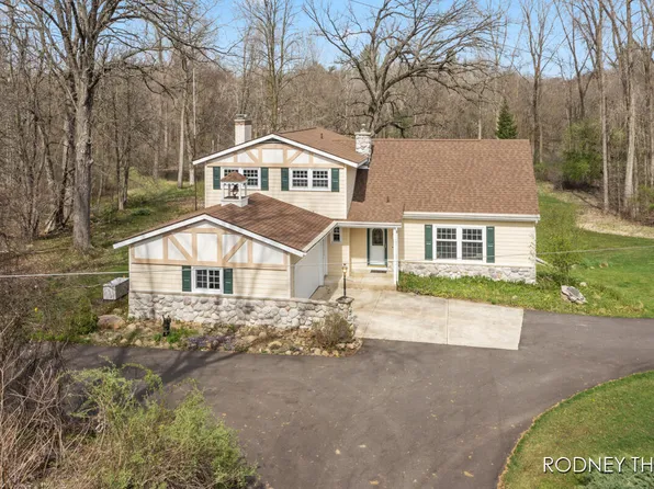 8601 60th St SE, Alto, MI 49302