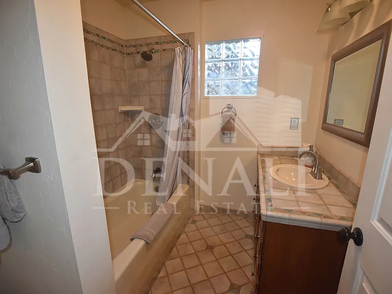 3040 S Donald Ave — Photo 7
