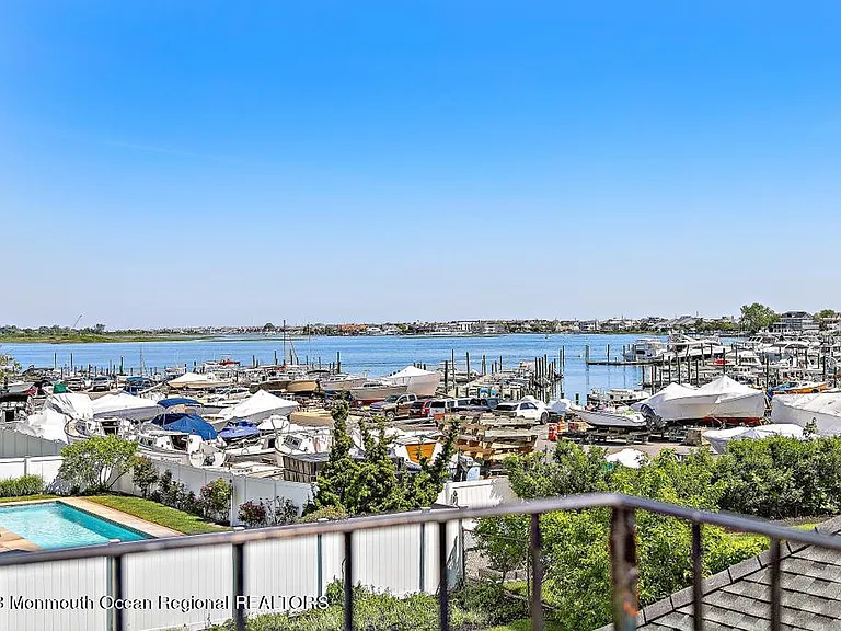 27 Shrewsbury Dr — Photo 31