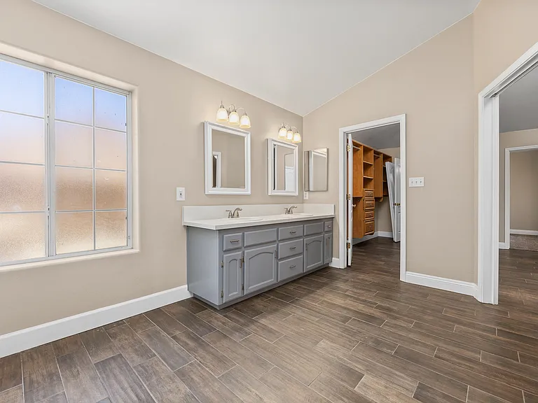 7005 Colony Park Dr — Photo 4