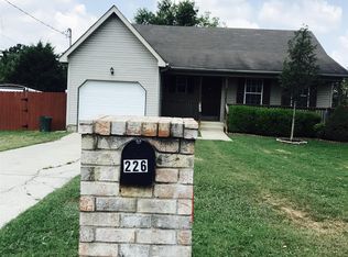 226 Heritage Cir E, La Vergne, TN 37086