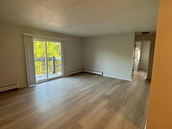 4th image of 308 S Lewis Ave #10