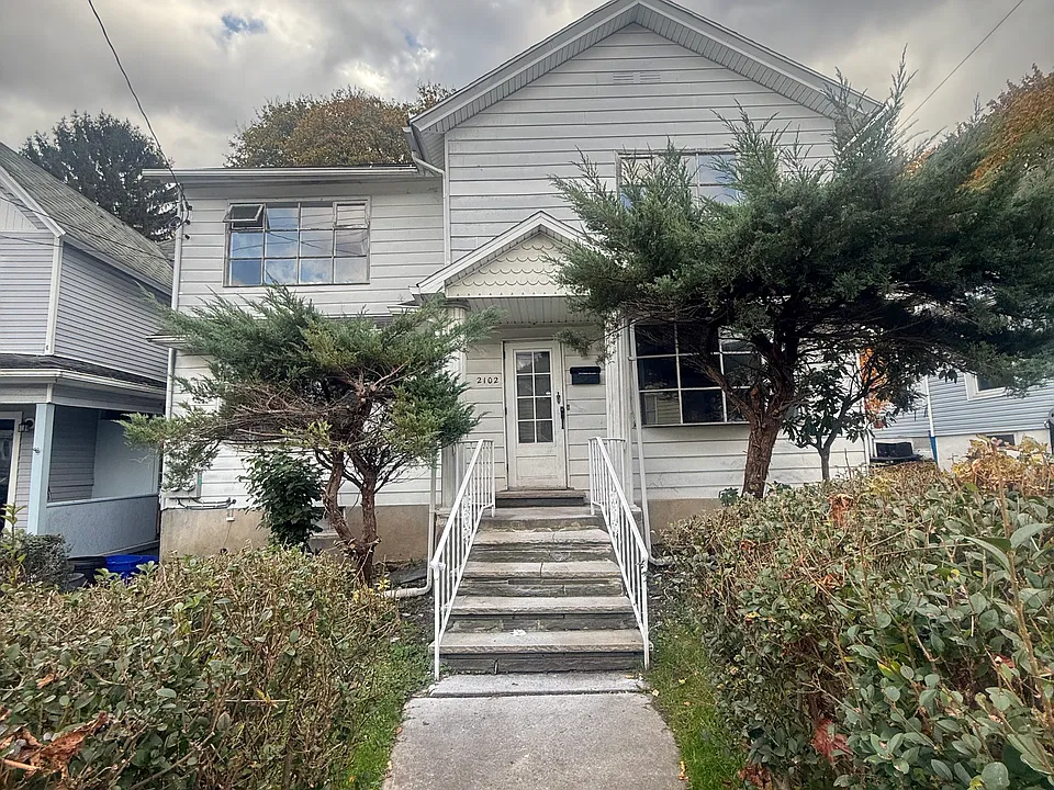 2102 Wayne Ave