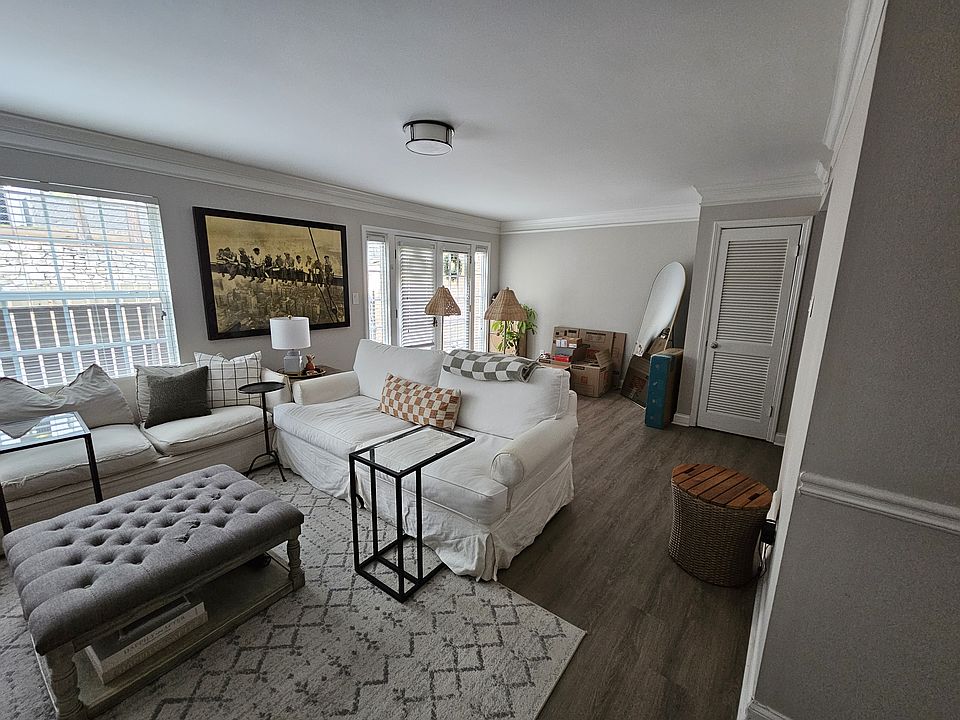 Spacious living room