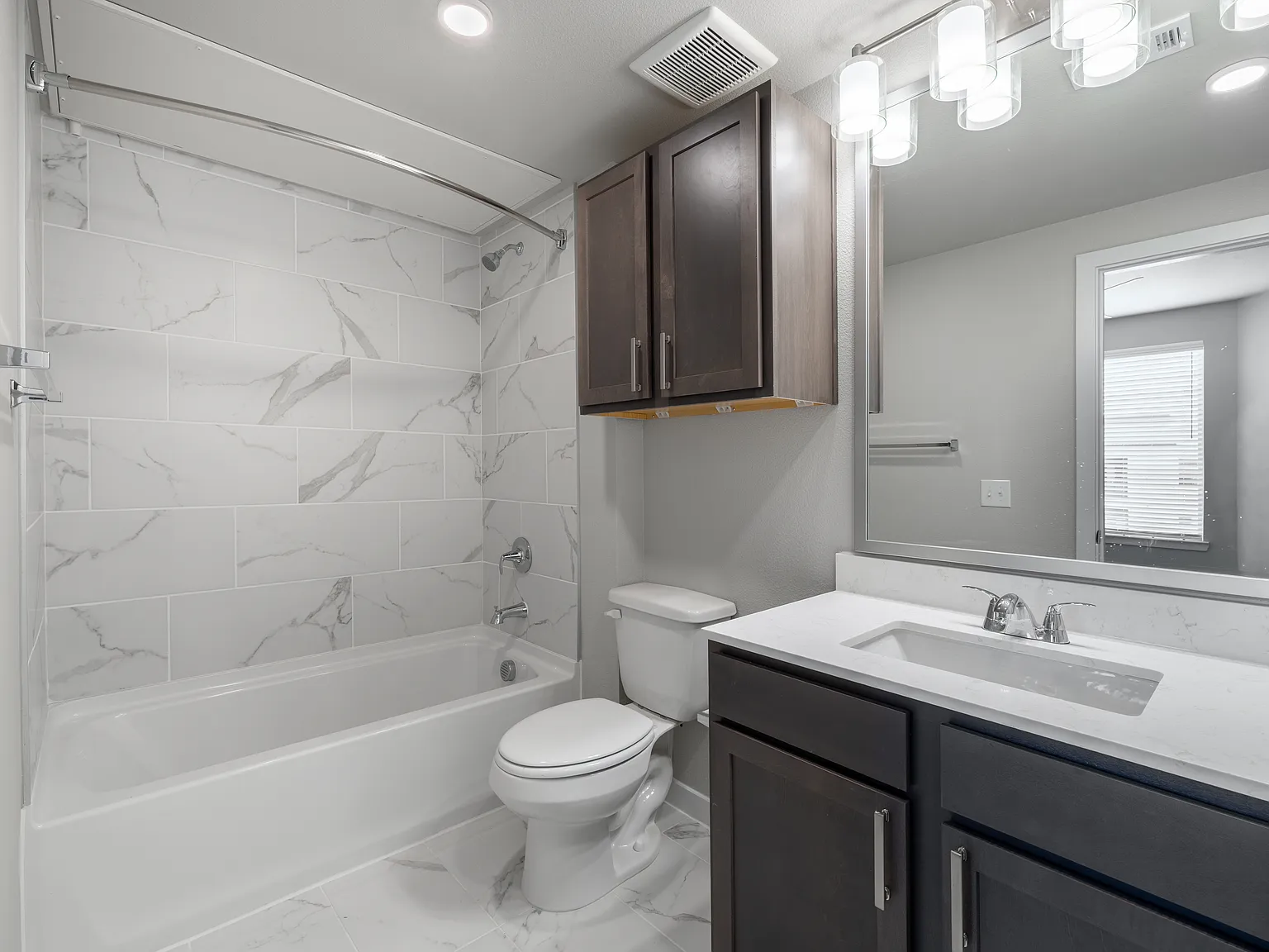 1 bed, 770 sqft, $1,350 — Photo 4