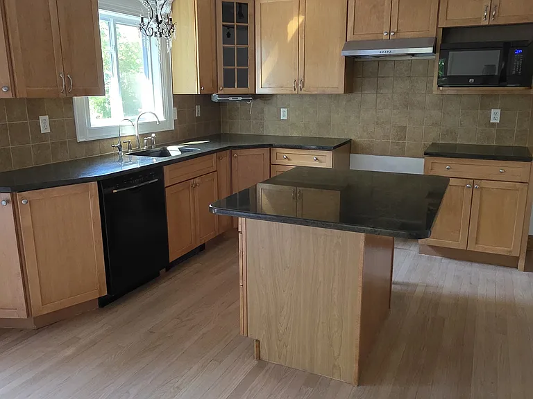 35 Wilson Ave — Photo 6