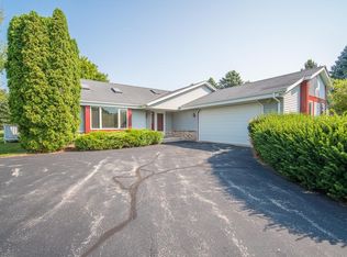 N56W35288 Appletree Ct, Oconomowoc, WI 53066