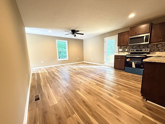 5th image of 215 Ake St