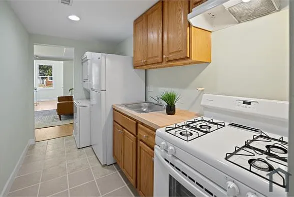 182 36th St NE — Photo 3