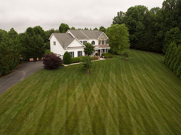 2nd image of 3133 Lorenzo Ln