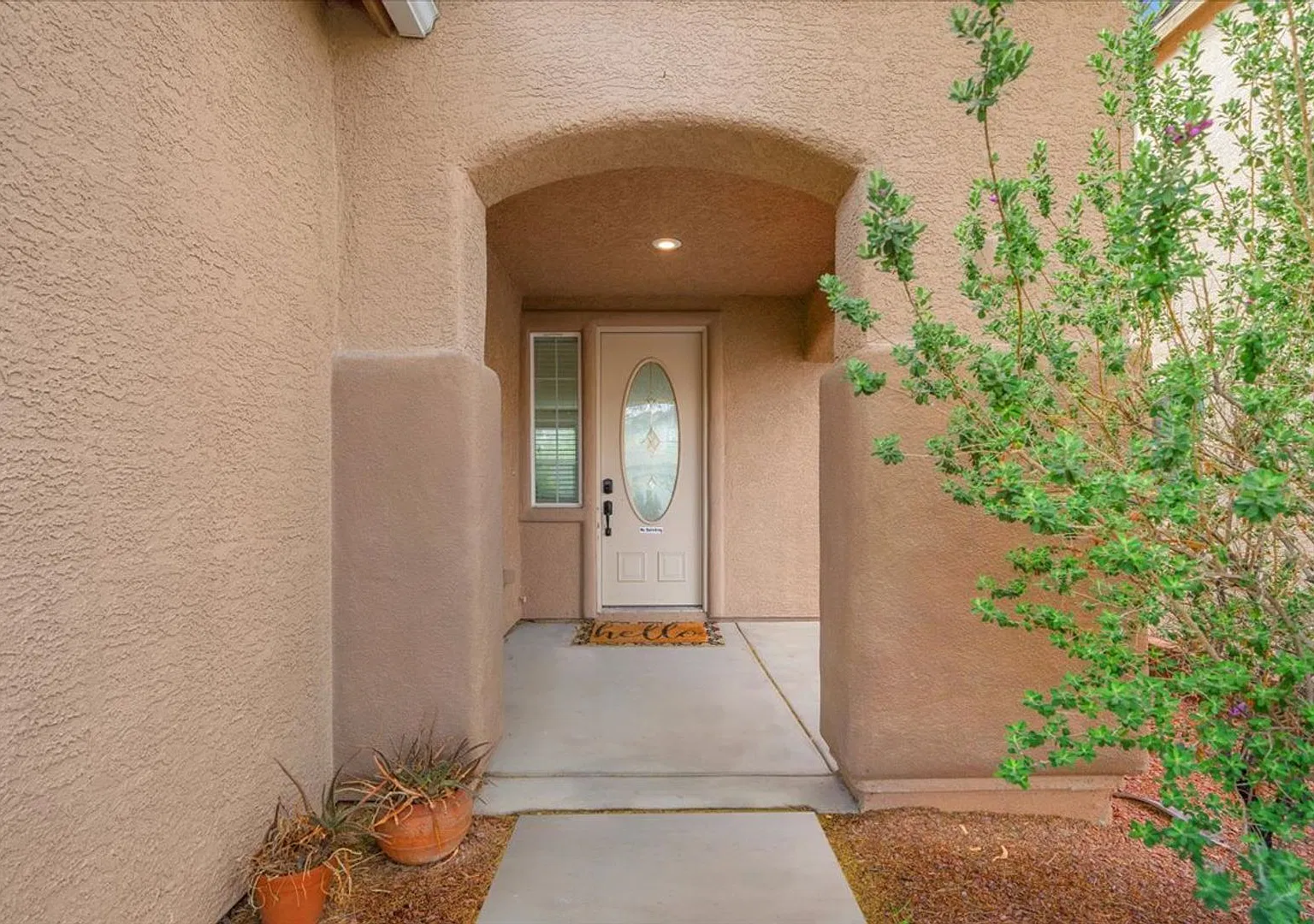 3 Bd, 3 Bth Oasis with Updated Paint in Prime Location — Photo 2