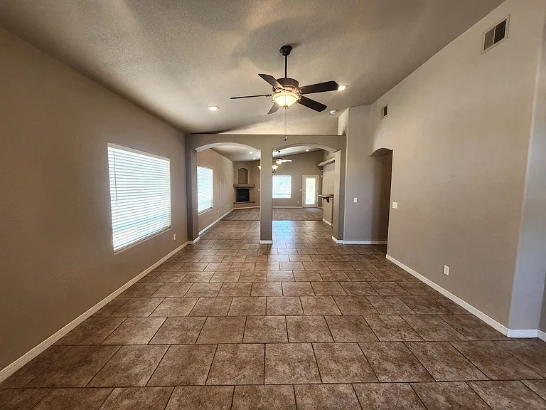 2777 Conventry 2777 Coventry — Photo 3