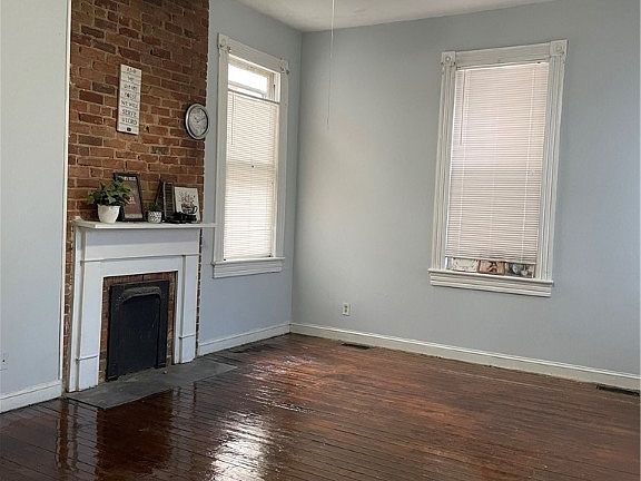 2nd image of 712 W Washington St