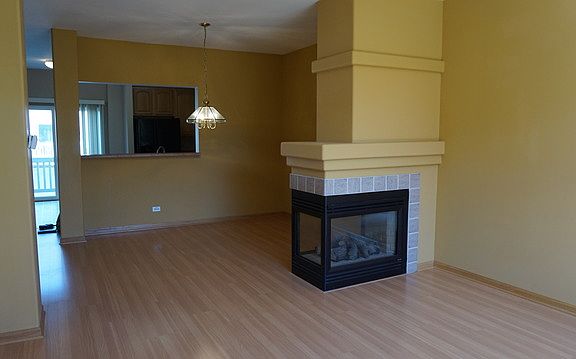 4th image of 962 Mayfair Ct #7-3