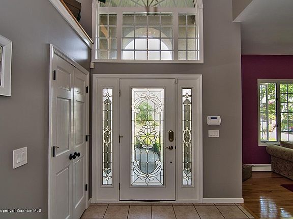 2nd image of 513 E Jefferson St