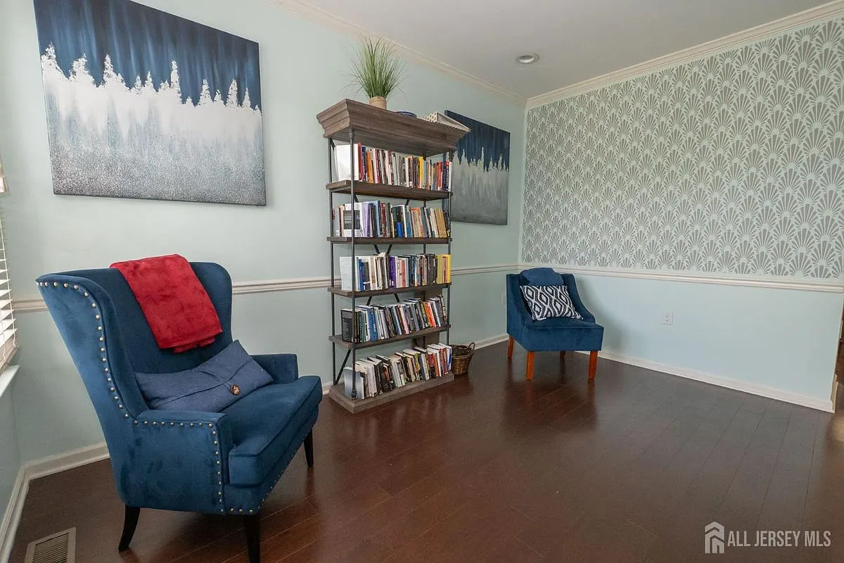 3 bed, 4.0 bath, 2852 sqft, $4,200 — Photo 3