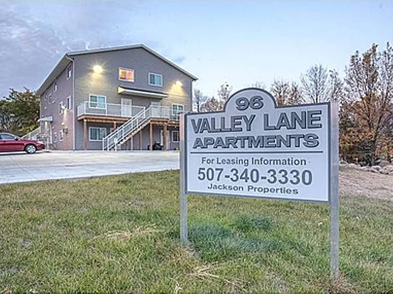 96 Valley Ln — Photo 2