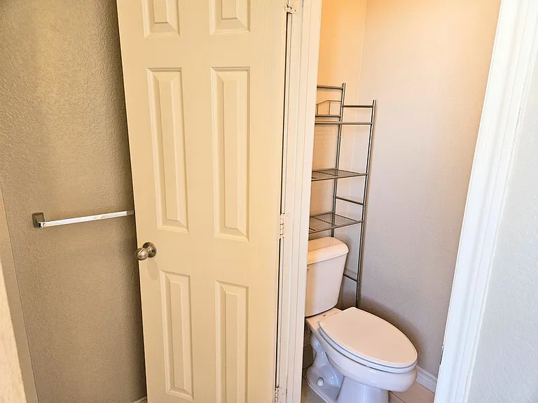 2341 Clairborne Dr — Photo 16