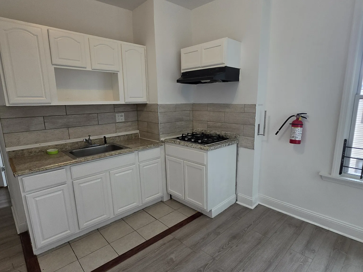 3 bed, $1,900 — Photo 1