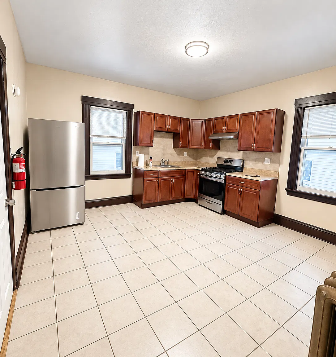 3 bed, 1.5 bath, 1200 sqft, $2,000 — Photo 1