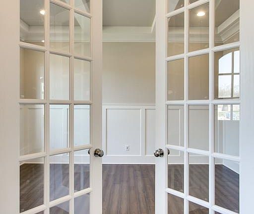 2nd image of 5001 Blackwell Ln #101