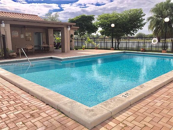 3rd image of 290 W Park Dr #1057