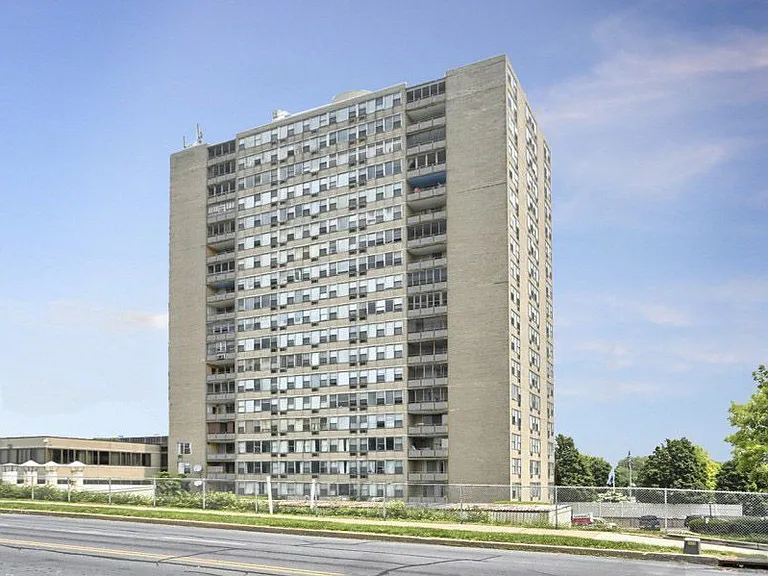 Towne House Apartments — Photo 7