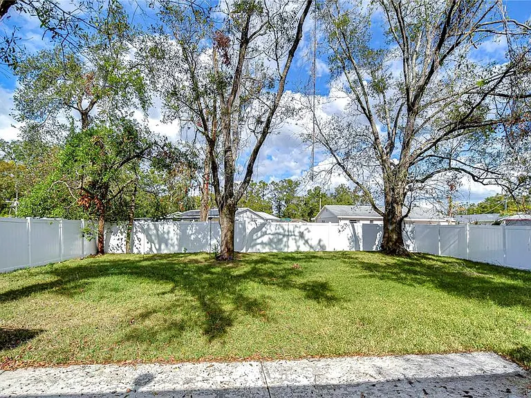 1205 W Hollywood St — Photo 6