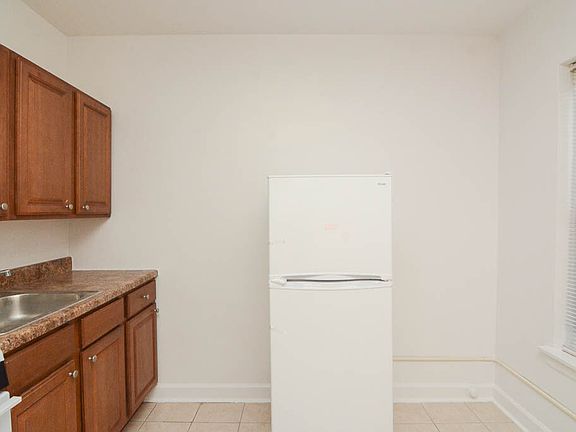 4th image of 5417 N Kenmore Ave #D114