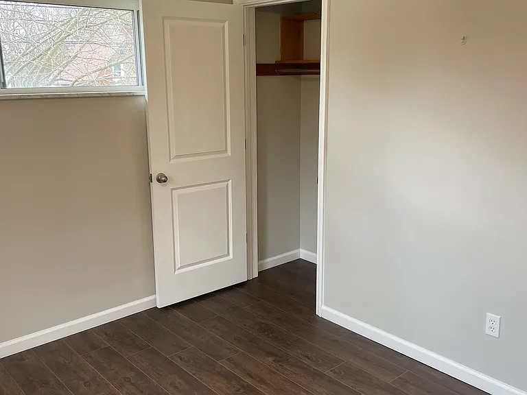 140 Peony Ave — Photo 25