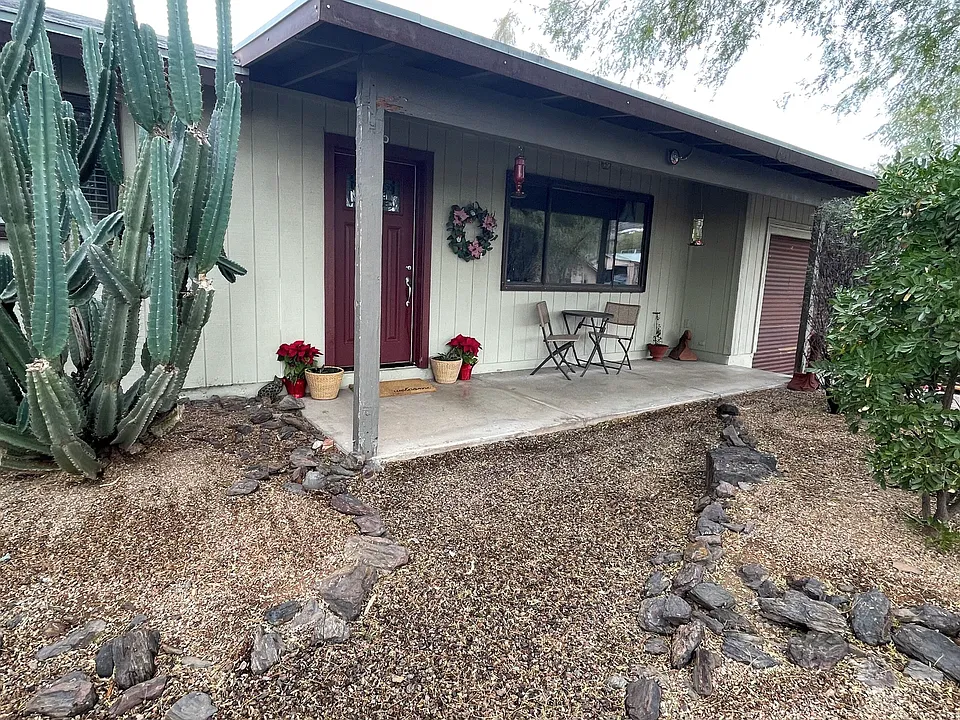 1418 E Lupine Ave