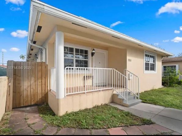 701 NE 6th St, Hallandale Beach, FL 33009