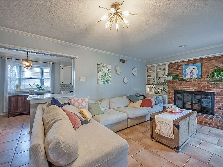 5739 Banting Way — Photo 6