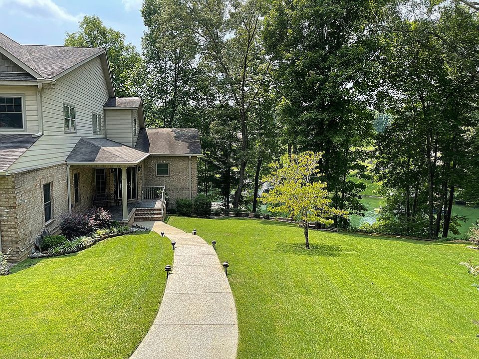 2nd image of 240 Ridgefield Dr