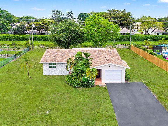 3rd image of 3150 Pinehurst Drive