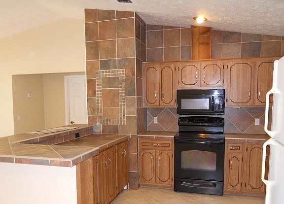 4th image of 502 NW Goldcoast Avenue