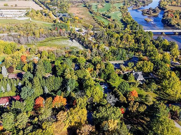 5th image of 32 Old Mill Rd